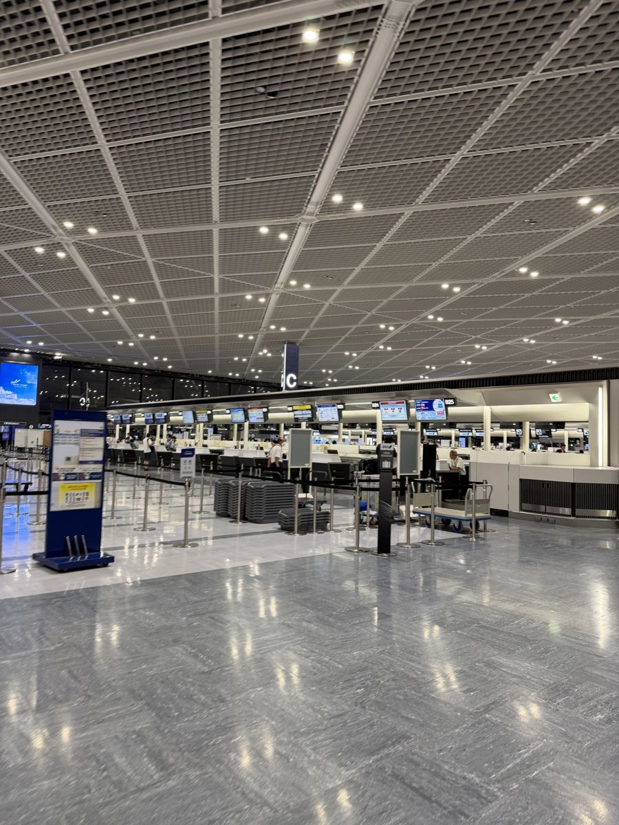 成田空港の出発カウンター